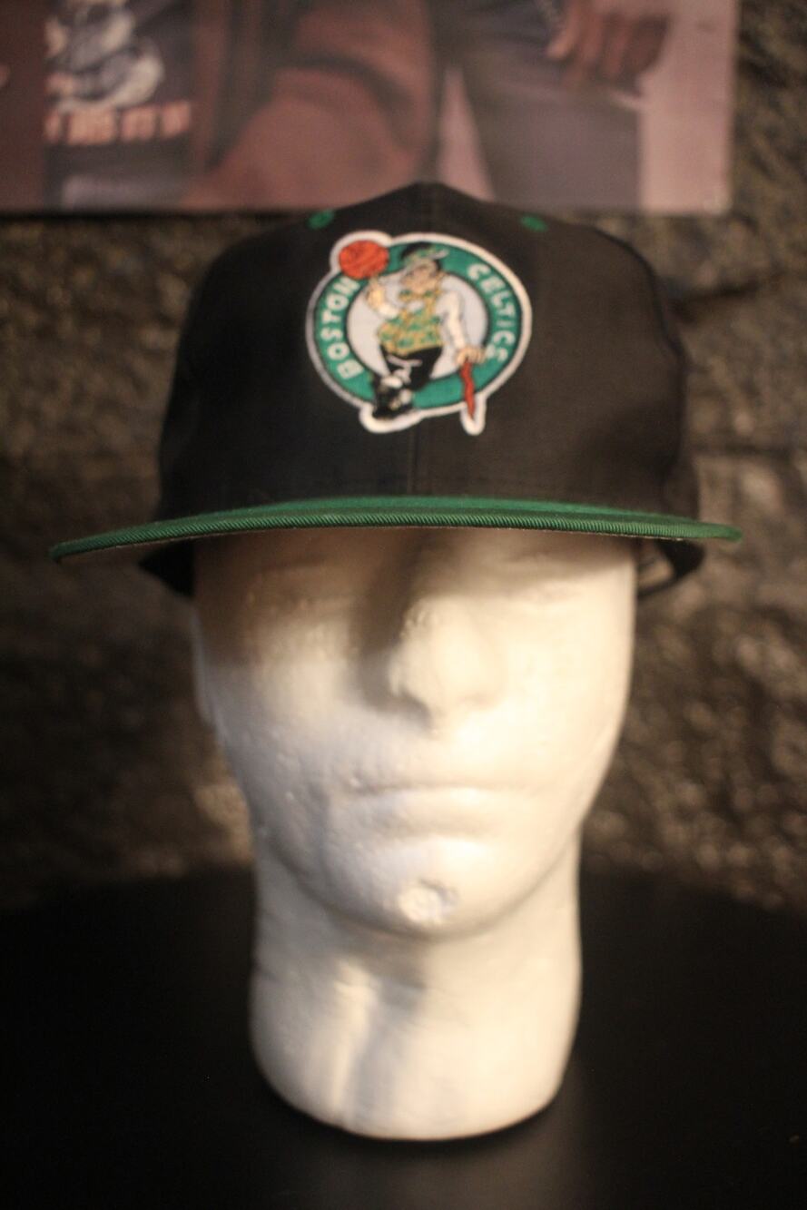 VTG Logo 7 Boston Celtics NBA Black Green Snapback Hat Leprechaun 90s